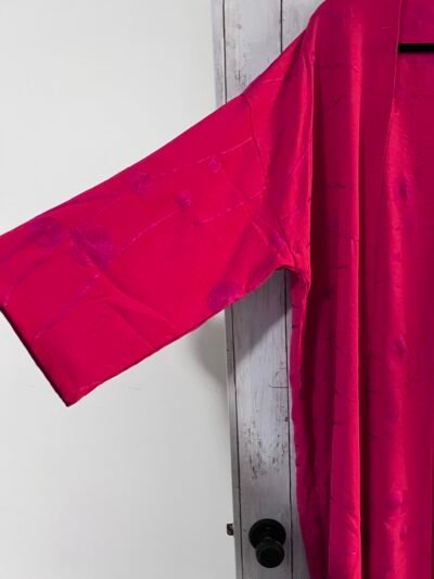 Abaya short open long sleeve Hot pink -  عباية مفتوحة قصيرة مع اكمام زهري فاقع - Image 2