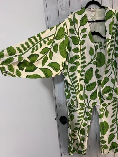 Two pieces suite white and green - طقم قطعتين ابيض و اخضر - Image 2
